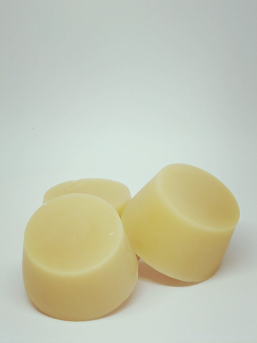 Bulk pure Australian beeswax cleaned discs — hand-cleaned by Suz E Bee Candles, sourced Hunter Region NSW, no additives or bleaches