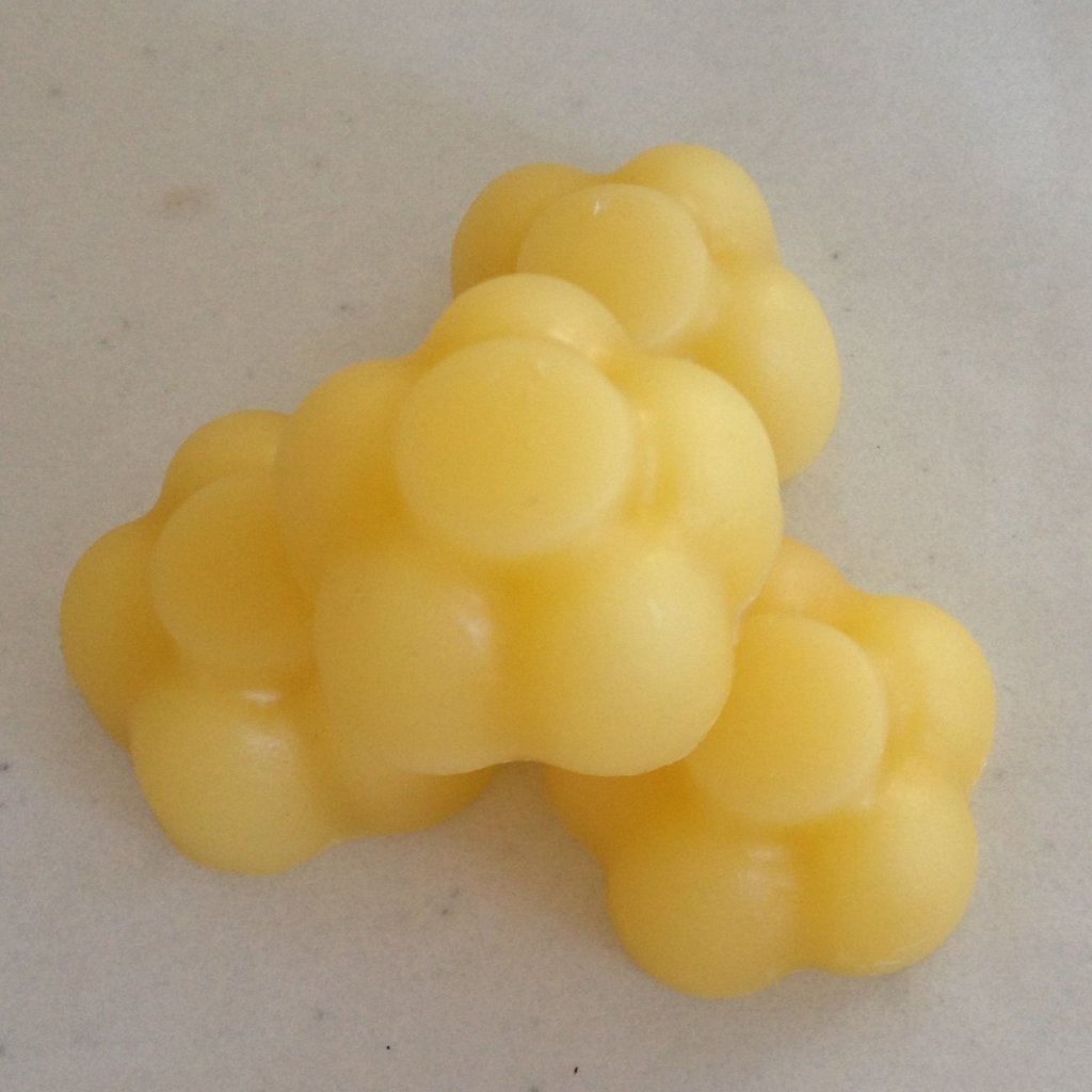 Pure Australian beeswax melts in bubble cluster shape by Suz E Bee Candles — natural essential oil carrier, no additives, Port Stephens NSW